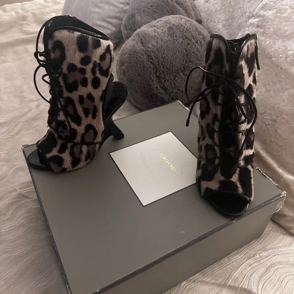LAST CALL- CLOSING, ESTATE SALE $1790 Tom Ford Black and Brown Leopard Heels - Picture 4 of 8
